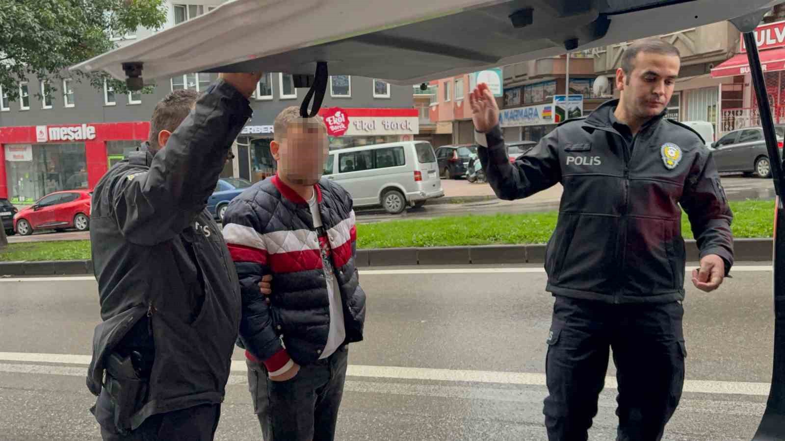 kapi camini kirip girdigi avizeci dukkaninda uyuya kalinca yakalandi 2 Pvt9R8zE