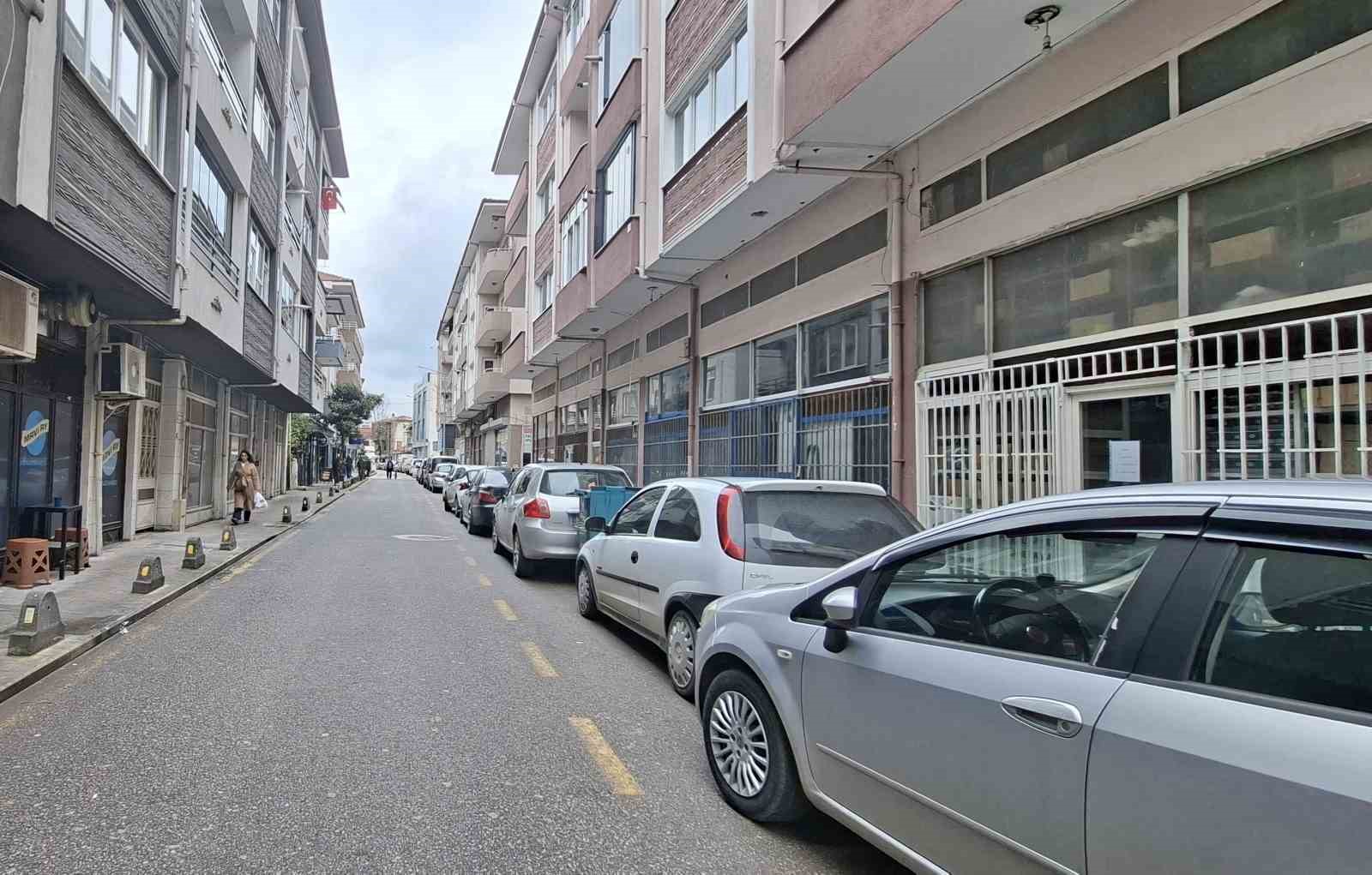 kapi kapi para topladi gozu kargoda kaldi guvenlik kamerasi hirsizliga engel oldu 4 w5GuLUbJ