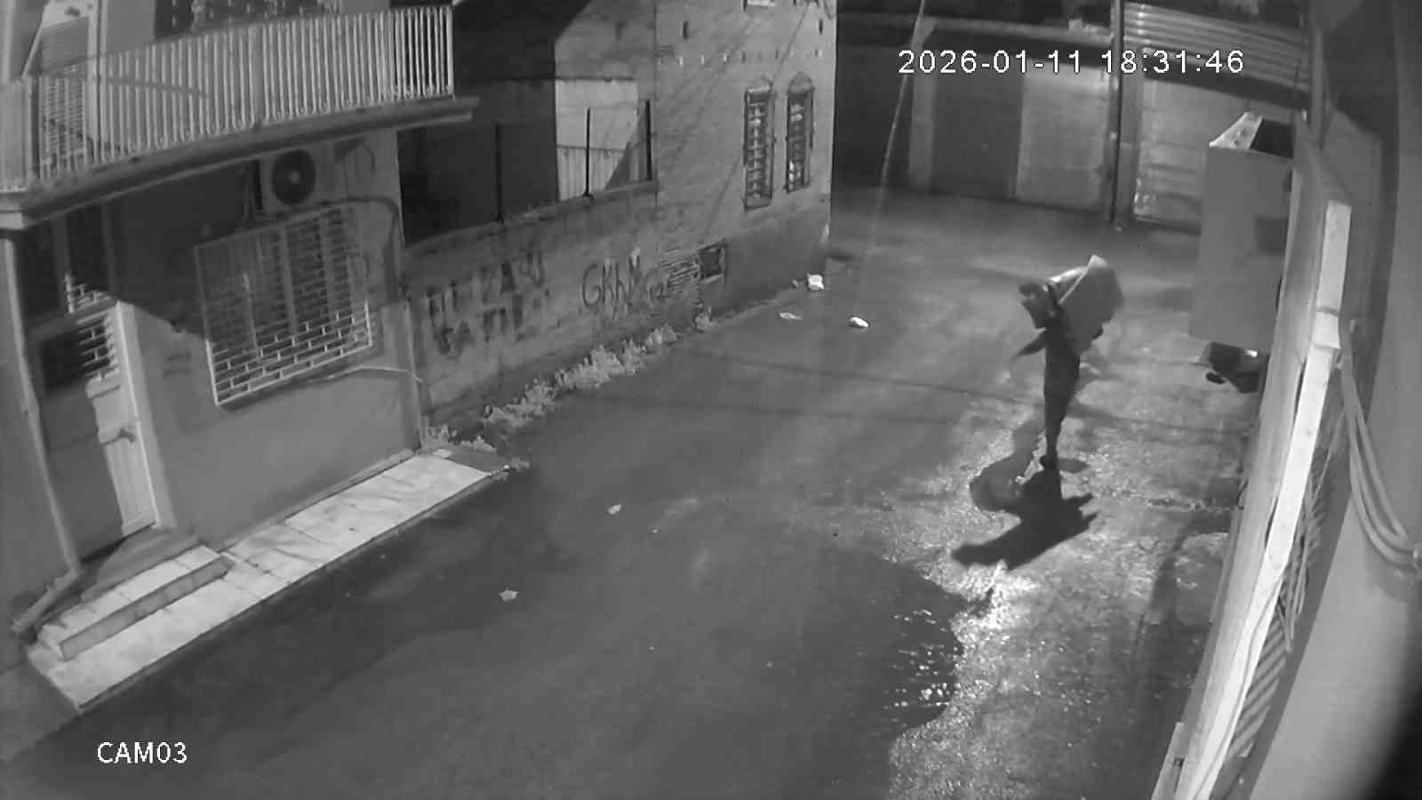 kapi ve damdaki delikten 1 milyonluk bisiklet calan 2 kardes tutuklandi 1 EJs5vCvp