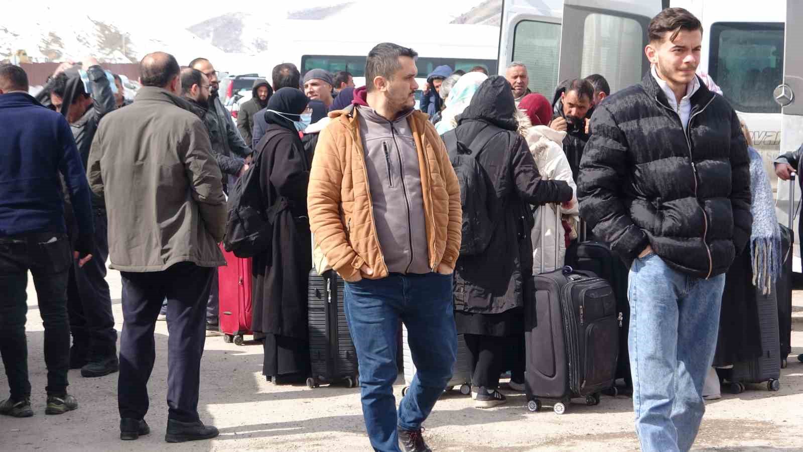 kapikoy gumruk kapisinda gecisler kontrollu suruyor 8 iKgFrCG8