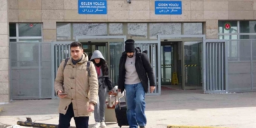 kapikoy-gumruk-kapisinda-gecisler-kontrollu-suruyor-rCPJmmAz.jpg