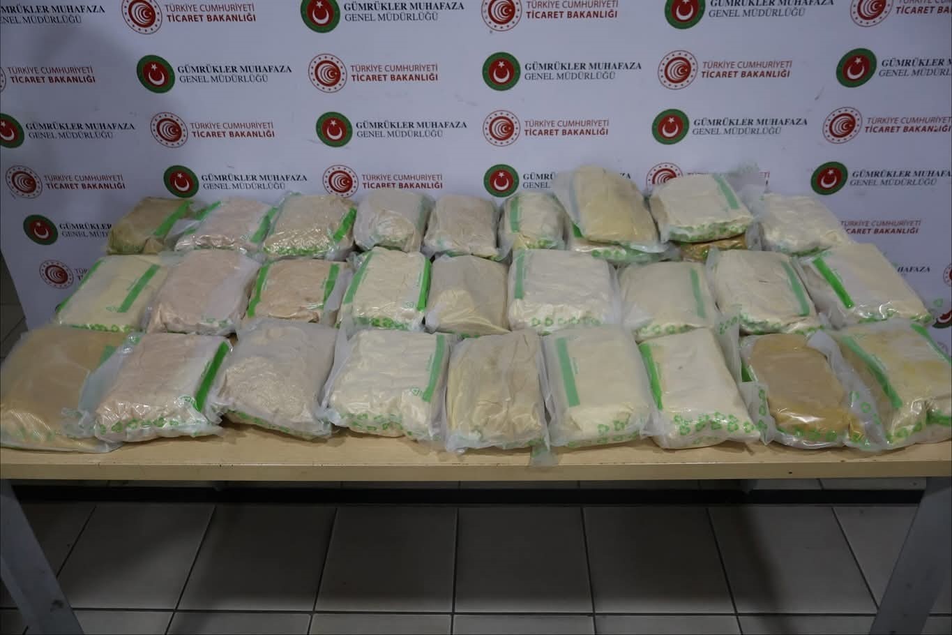 kapikule ve ipsala sinir kapilarinda zehir tacirlerine darbe televizyon unitesi icerisine gizlenen 96 kilo