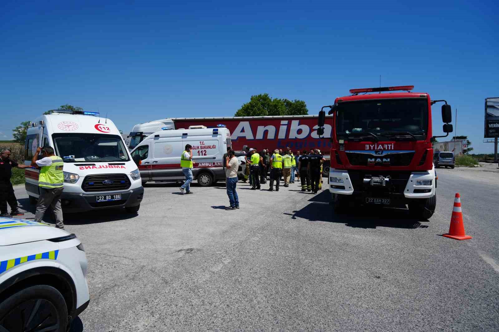 Kapıkule yolunda SUV araç ile tır çarpıştı: 2’si ağır 3 yaralı 8 kapikule yolunda suv arac ile tir carpisti 2si agir 3 yarali 4