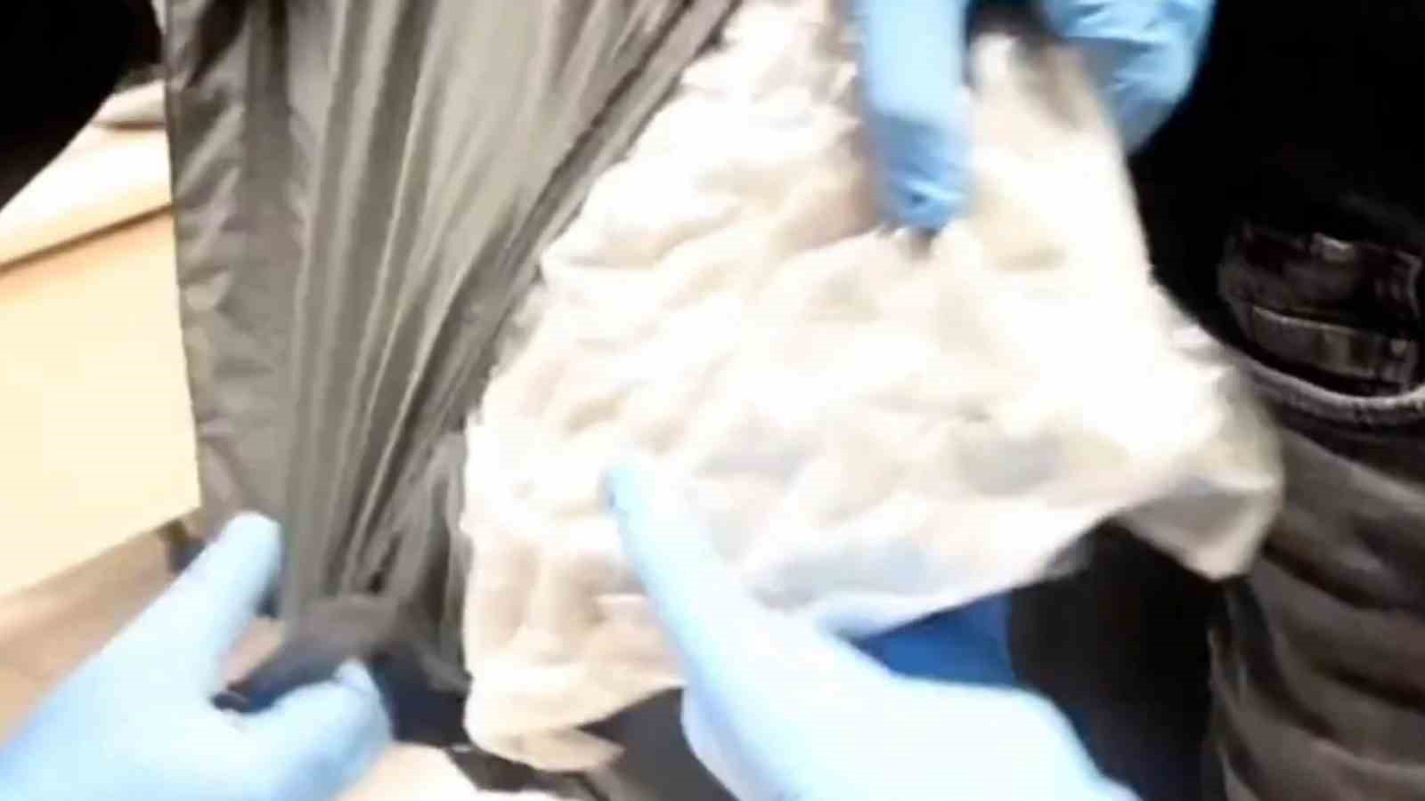 kapikulede 12 kilogram uyusturucu ele gecirildi 6 Db4qi56l