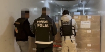 kapikulede-6-ton-400-kilogram-uyusturucu-uretebilecek-madde-ele-gecirildi-qCzBTkUB.jpg
