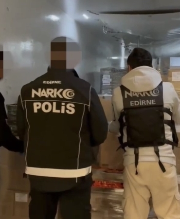 kapikulede-6-ton-400-kilogram-uyusturucu-uretebilecek-madde-ele-gecirildi-qCzBTkUB.jpg