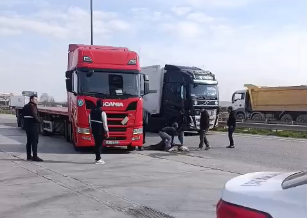 kapikulede fenalasan tir soforu hayatini kaybetti 0 8iTUjU4y