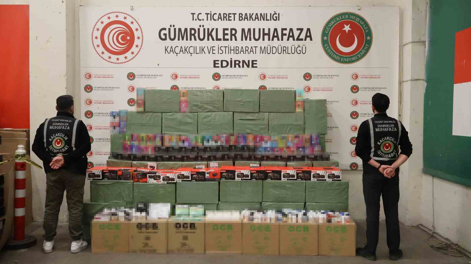 kapikulede milyonluk kacak esya operasyonu 10 bin 400 adet elektronik sigara yakalandi 3 rnhEn8jh