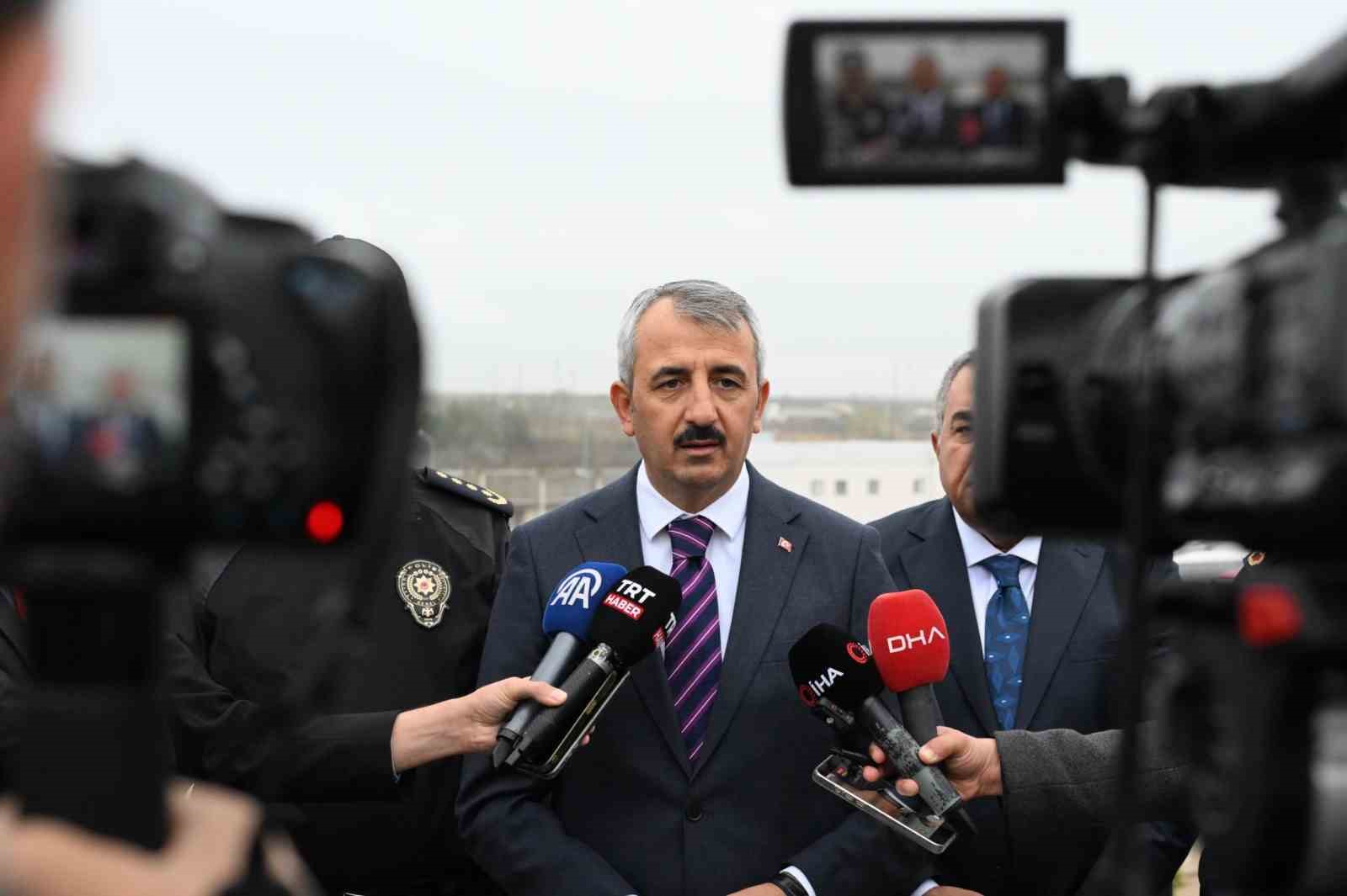 kapikulede rekor gecis 1 saatte 96 tir islem gordu 2 WZ7dsbLu