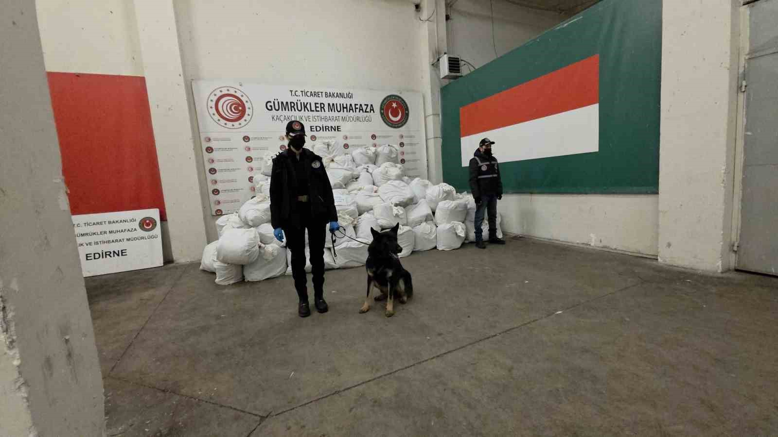kapikulede rekor yakalama yaklasik 1 ton esrar ele gecirildi 1 wYTMbDNH
