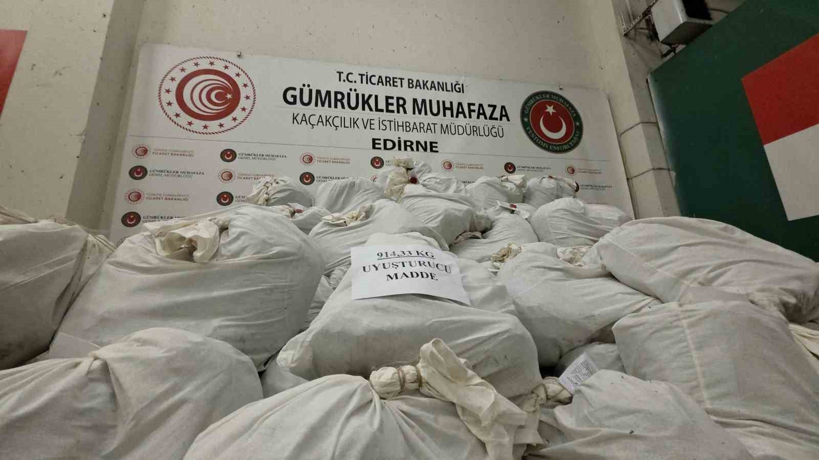 kapikulede rekor yakalama yaklasik 1 ton esrar ele gecirildi 2 Fw8868lg