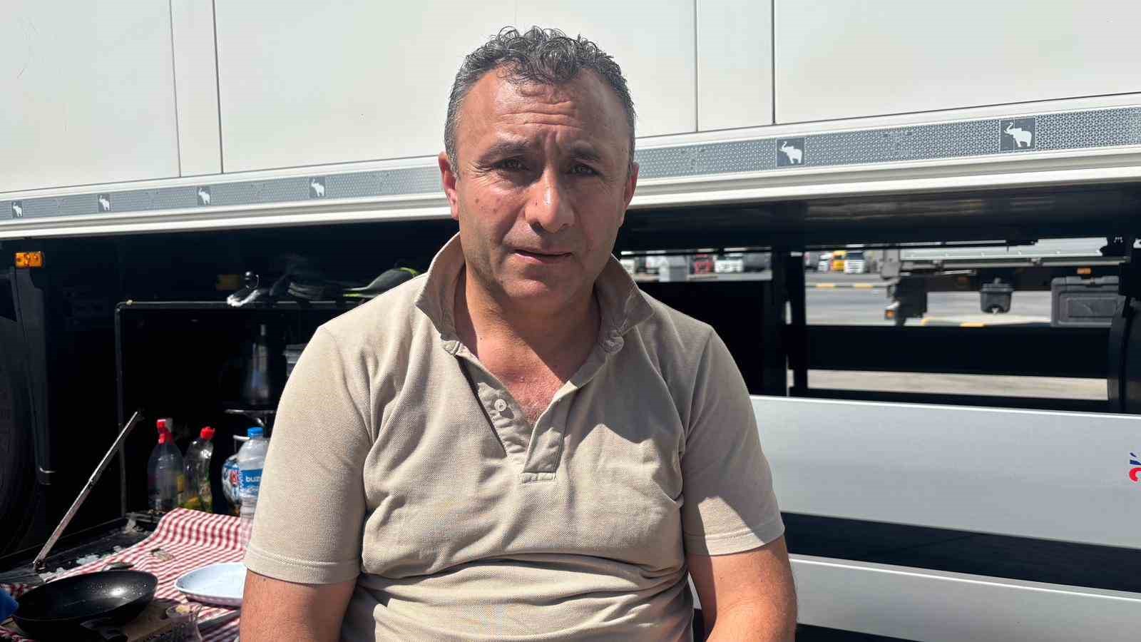 kapikulede tir soforleri gozyaslari icinde aileleriyle bayramlasti 3 fXIEUeBj