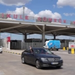 kapikuleden-yurda-giris-yapan-gurbetciler-bayragi-gorunce-butun-yorgunlugumuz-geciyor-s8Q3VwRm.jpg