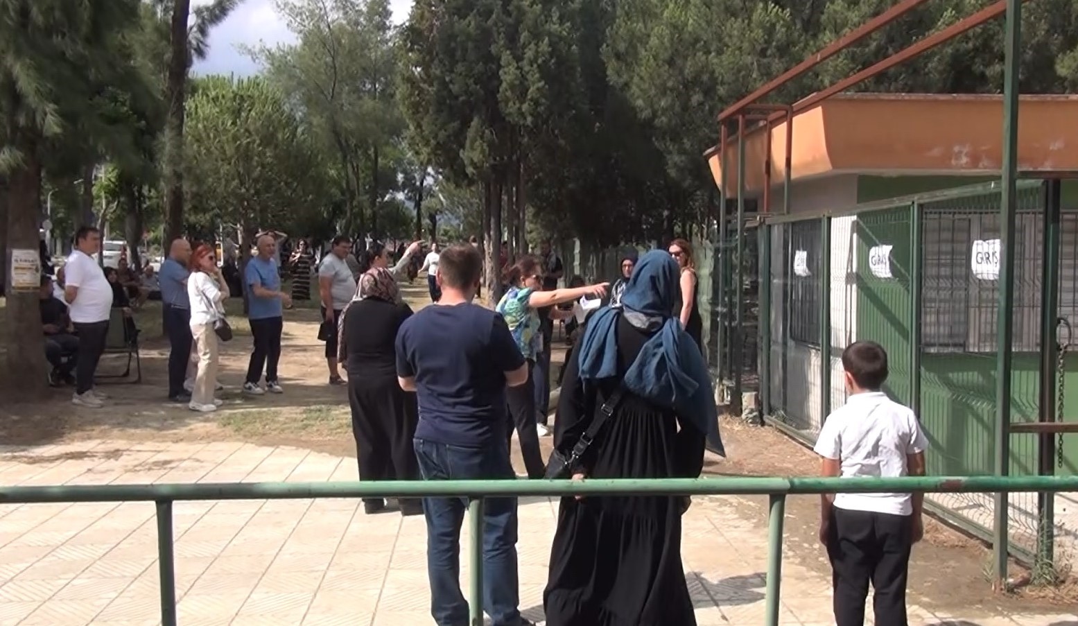 Kapılar kapanmadan sınava yetiştiler 7 kapilar kapanmadan sinava yetistiler 3 npYhrvSR