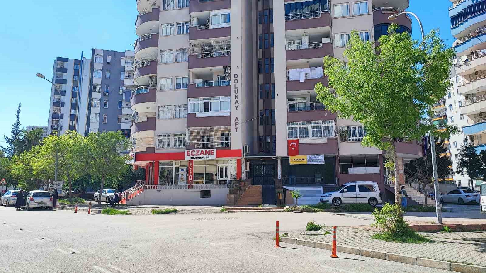 kapisi acik olan toplu tasima aracindan dusen adam agir yaralandi 1 z8u4ZP3i