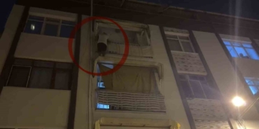 kapisina-gelen-sivil-polislerden-korkup-balkona-cikarak-yurekleri-agza-getirdi-CBnVLstn.jpg