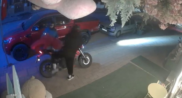 kapiya 100 tl birakip 5 bin tllik pelus ayiyi caldilar 3 ftEKbneF