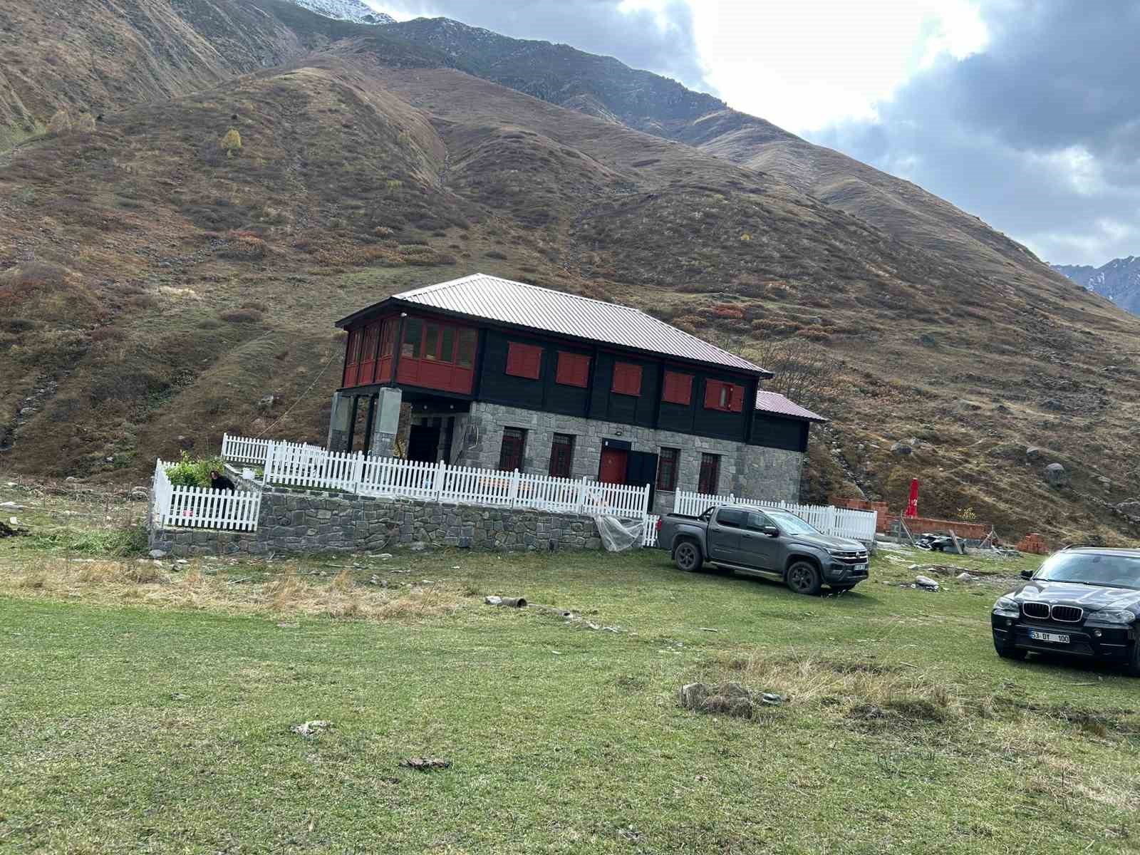 kapiyi hirsiz zorluyor sandi gercek guvenlik kamerasi ile ortaya cikti 2 ymJkNYyq