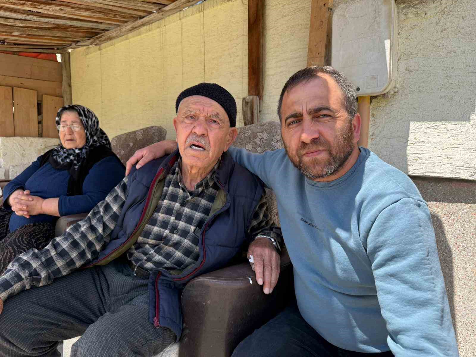 kapiyi kirip 86 yasindaki adami once merdivenden atti sonra darp etti 3 mYla9LVV