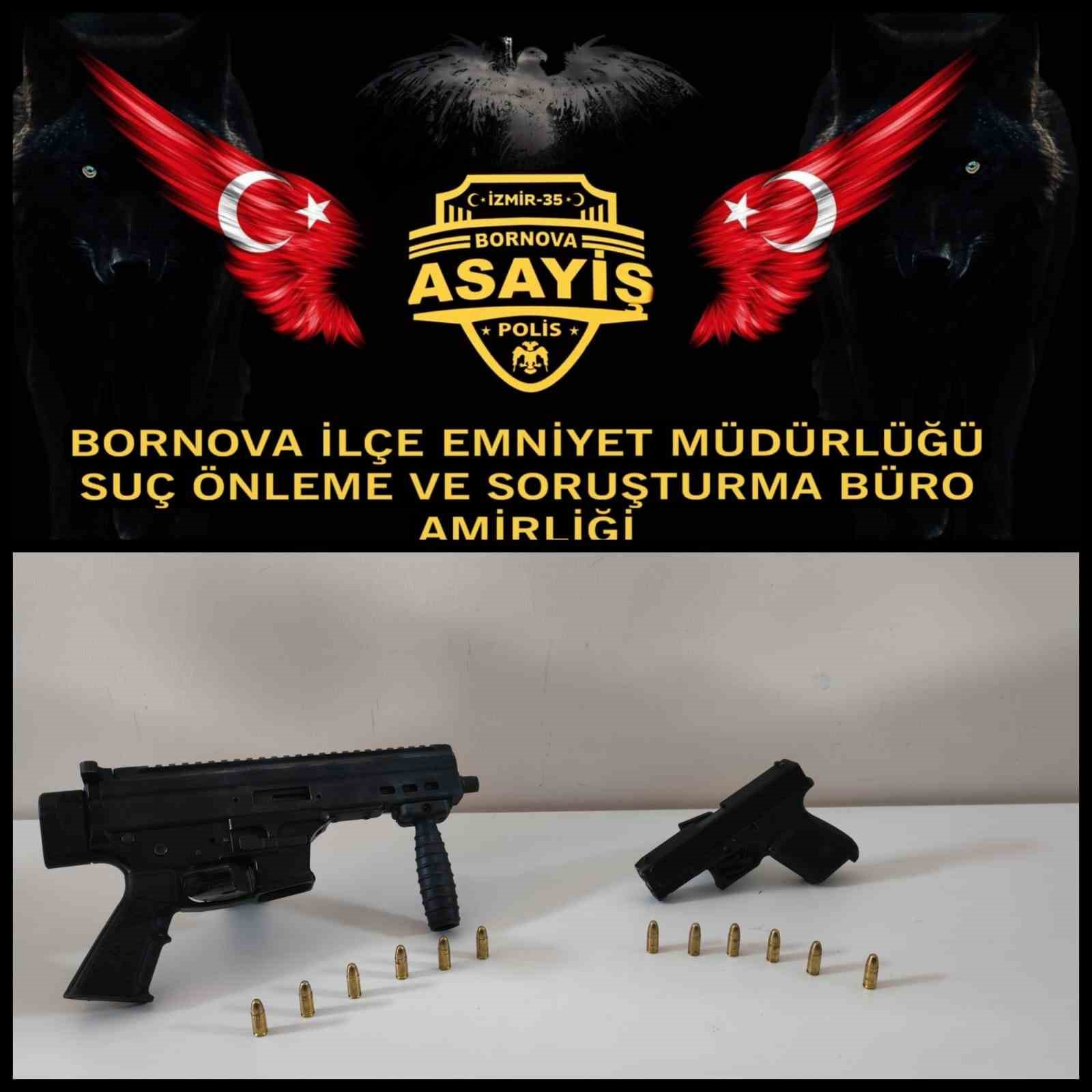 Kapıyı ’polisiz’ diyerek açtırdılar, silahla vurup 550 bin lira parayı çaldılar 5 kapiyi polisiz diyerek actirdilar silahla vurup 550 bin lira parayi caldilar 1 RByW3rsf