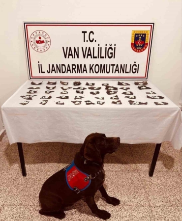 kapsulun-icinden-ilac-yerine-uyusturucu-cikti-sYuiNBCS.jpg
