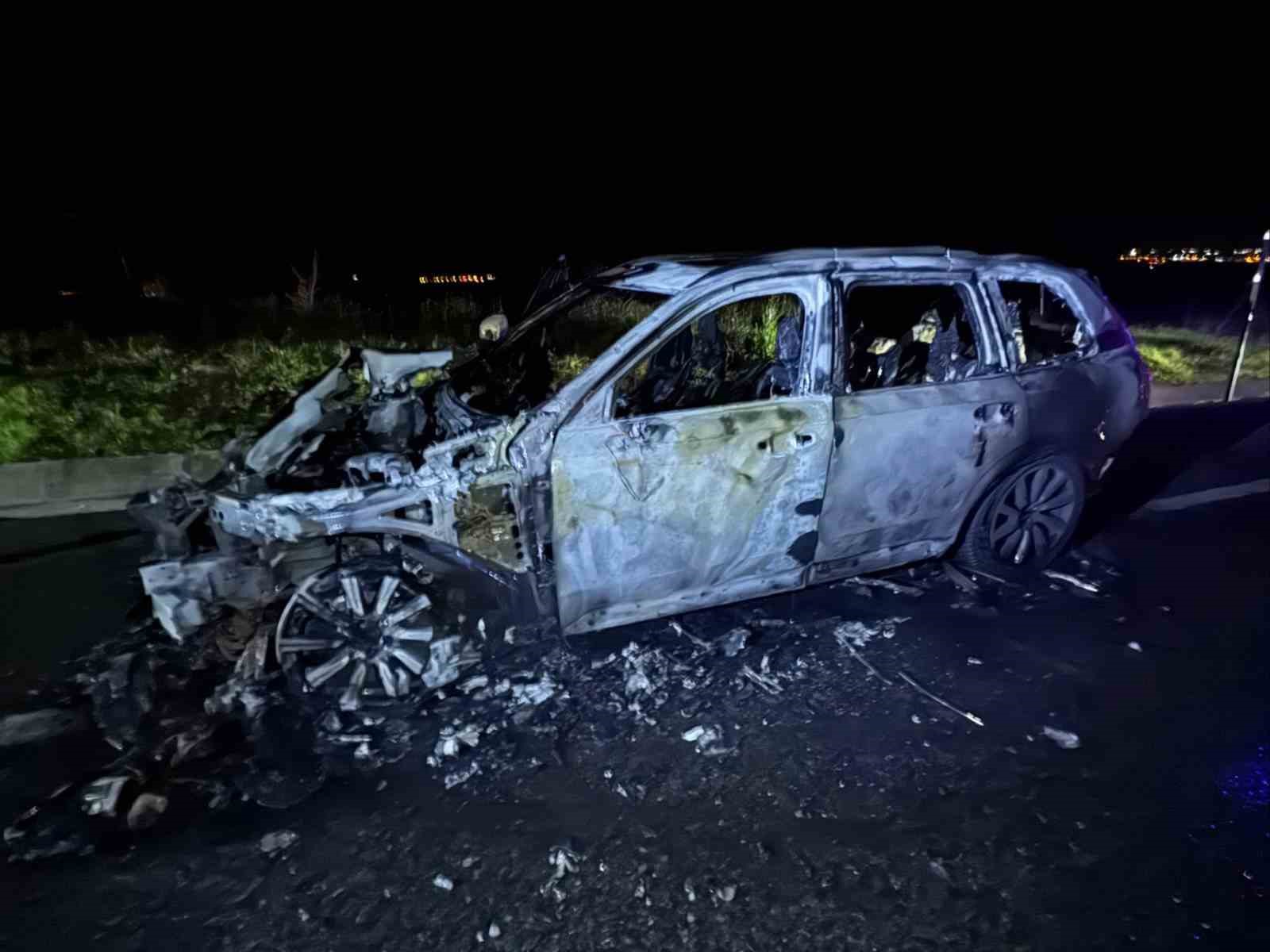 Kaputundan duman çıkan jip alevlere teslim oldu 4 kaputundan duman cikan jip alevlere teslim oldu 0 a7ONfXfb
