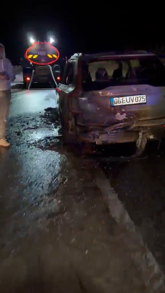 Kaputundan duman çıkan jip alevlere teslim oldu 5 kaputundan duman cikan jip alevlere teslim oldu 1