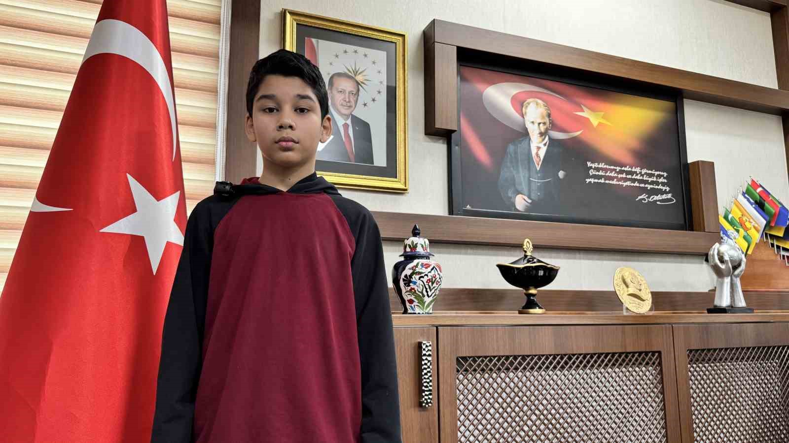 kar altinda istiklal marsina eslik eden turkmen ogrenci odullendirildi 0 sFQqivrN
