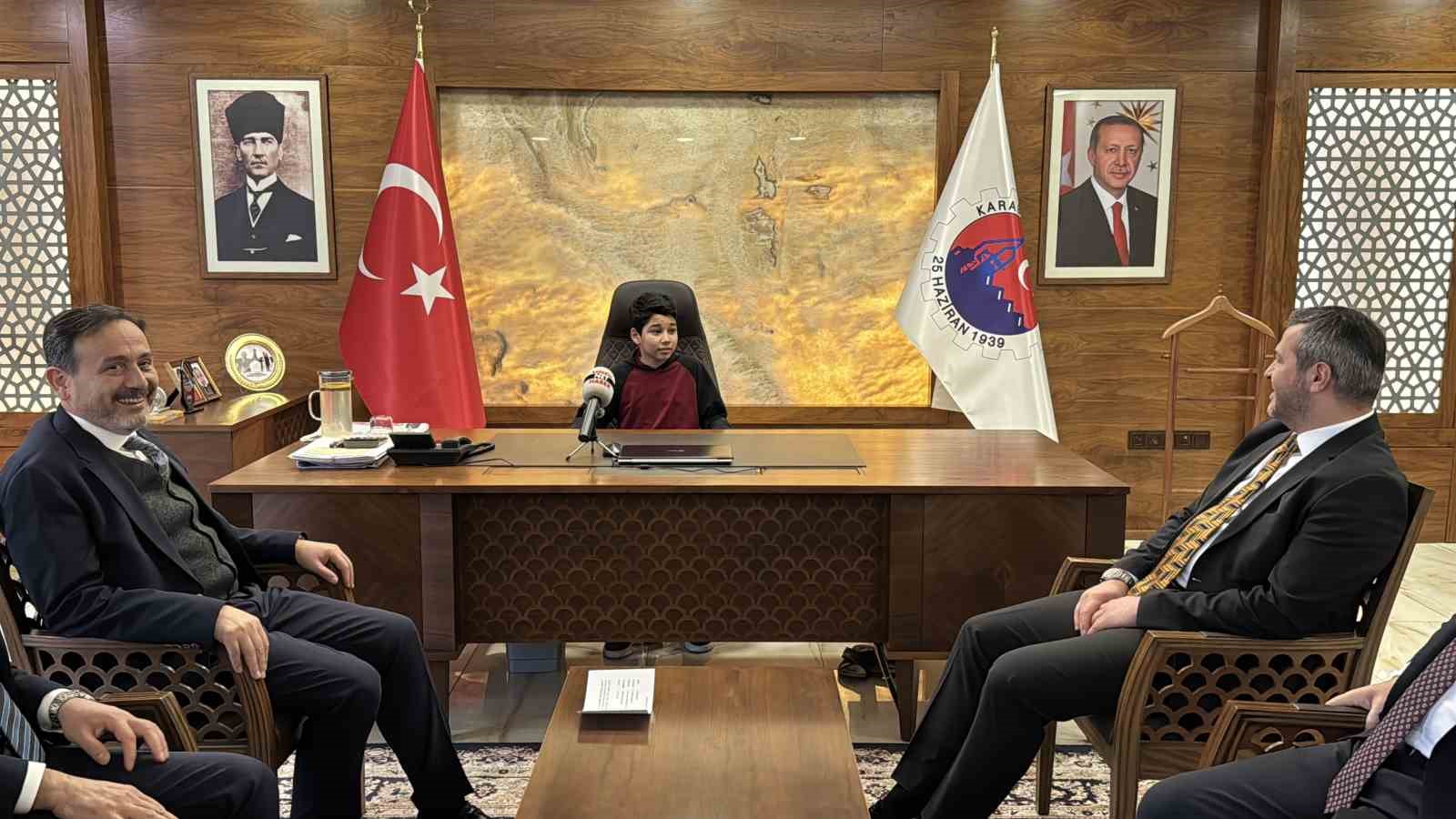 Kar altında İstiklal Marşını okuyan öğrenciye Başkan Çetinkaya da kayıtsız kalmadı 8 kar altinda istiklal marsini okuyan ogrenciye baskan cetinkaya da kayitsiz kalmadi 4 JJB9GnAq