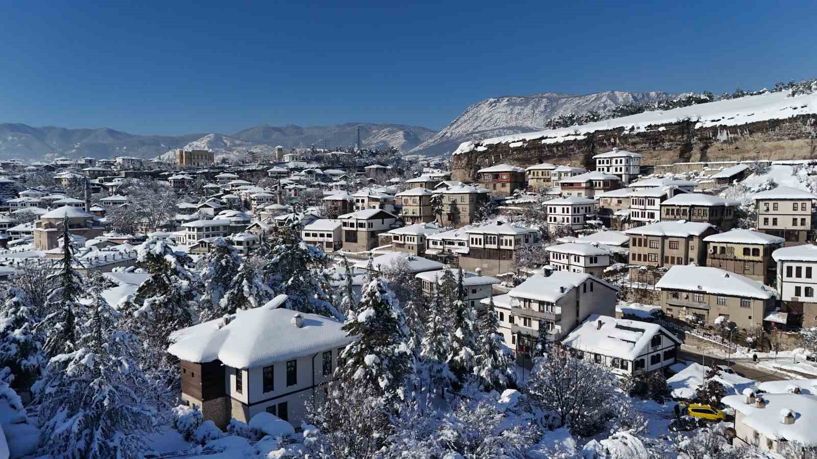 Kar altında masalsı görüntüler sunan UNESCO Kenti Safranbolu dron ile görüntülendi 4 kar altinda masalsi goruntuler sunan unesco kenti safranbolu dron ile goruntulendi 0 fOQ8HPhG