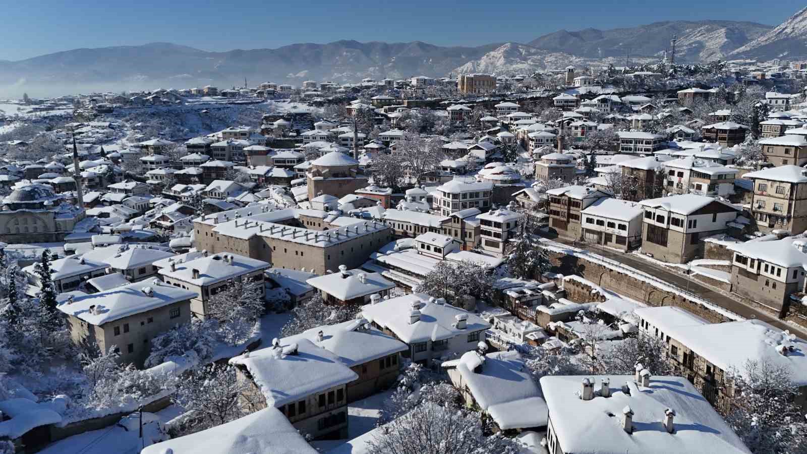 Kar altında masalsı görüntüler sunan UNESCO Kenti Safranbolu dron ile görüntülendi 14 kar altinda masalsi goruntuler sunan unesco kenti safranbolu dron ile goruntulendi 10 yYOMlphK