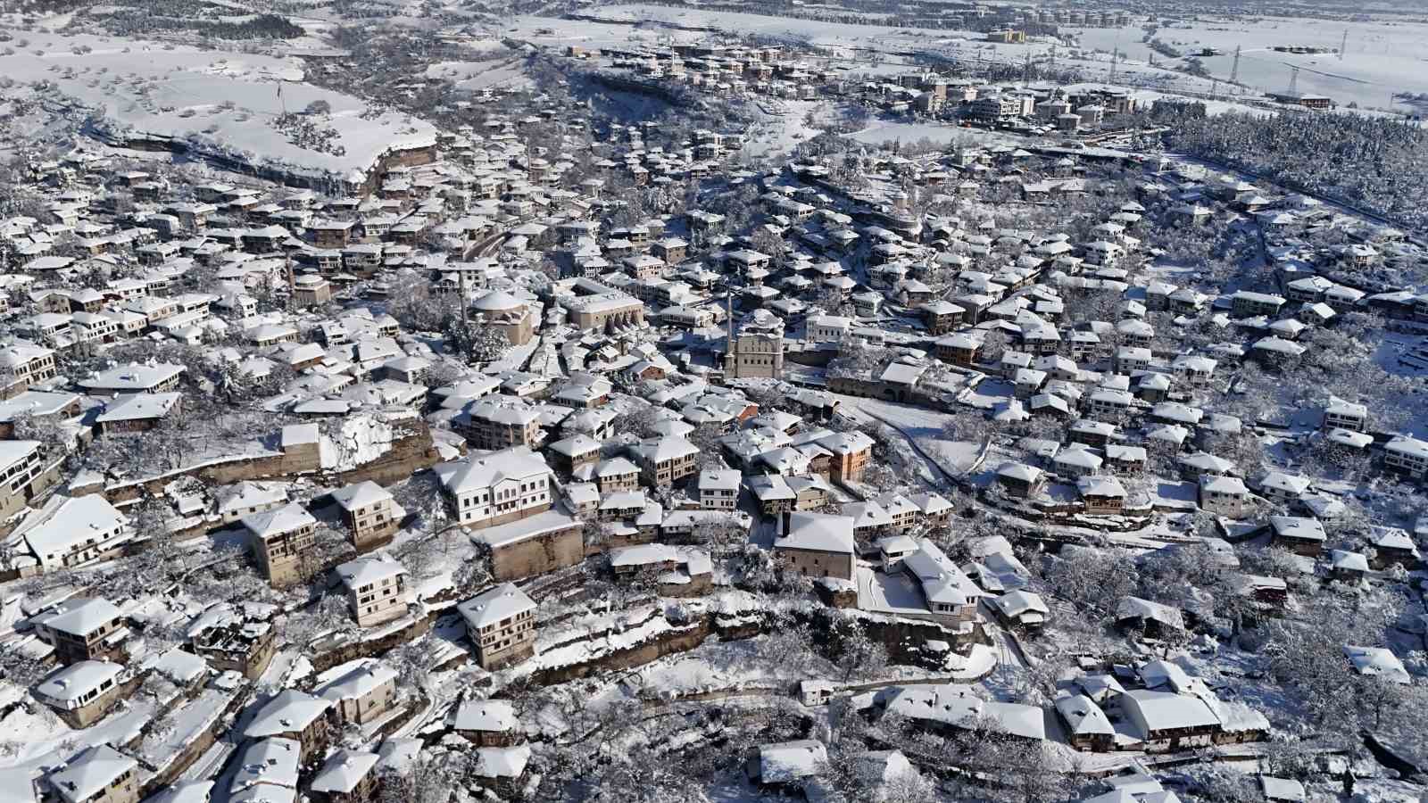 Kar altında masalsı görüntüler sunan UNESCO Kenti Safranbolu dron ile görüntülendi 15 kar altinda masalsi goruntuler sunan unesco kenti safranbolu dron ile goruntulendi 11 DzrFtUvR