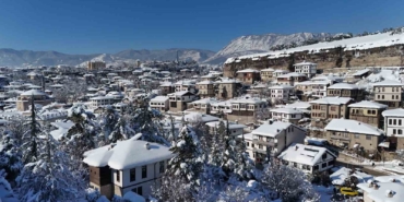 kar-altinda-masalsi-goruntuler-sunan-unesco-kenti-safranbolu-dron-ile-goruntulendi-4QkWElDF.jpg