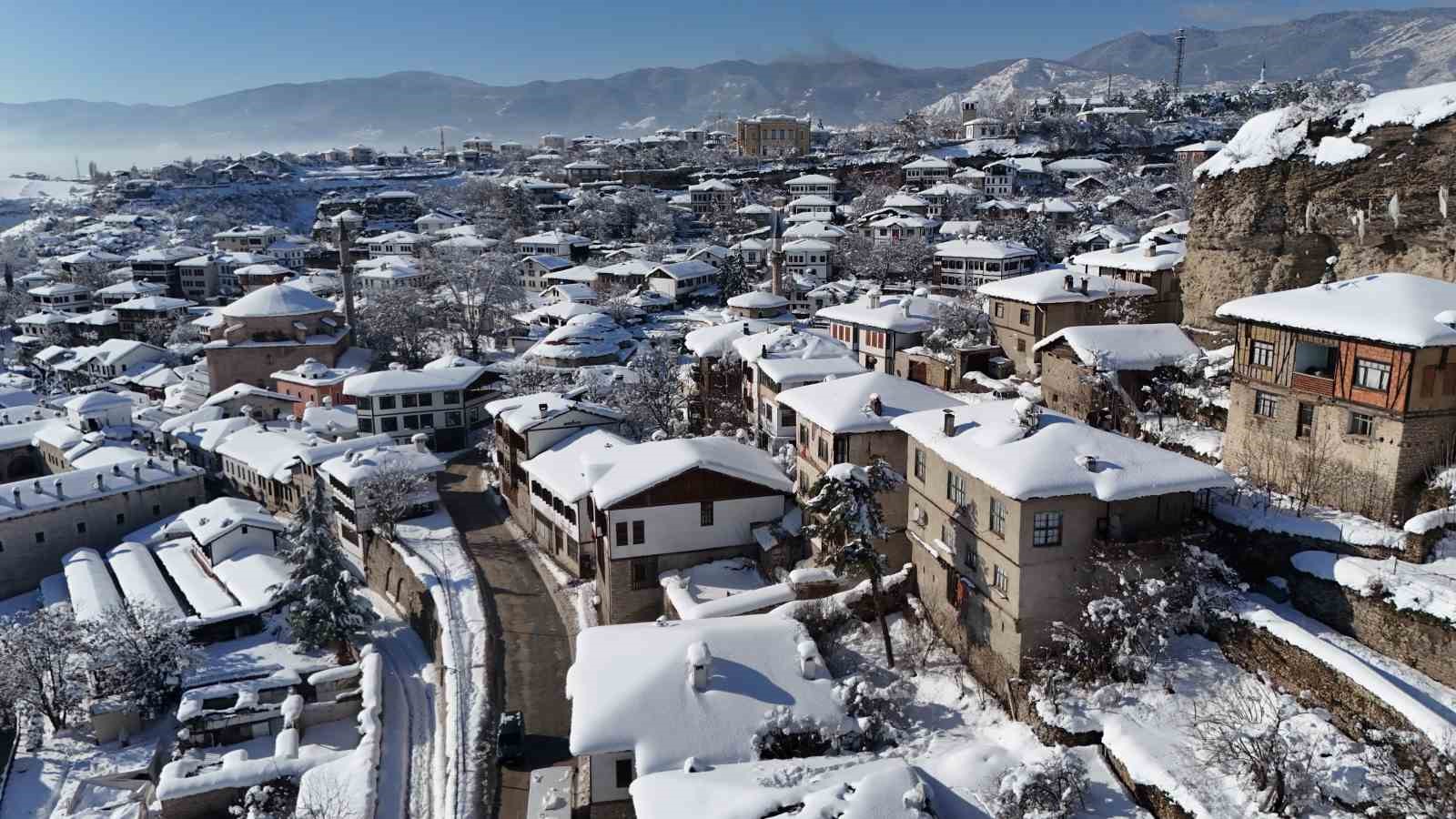 Kar altında masalsı görüntüler sunan UNESCO Kenti Safranbolu dron ile görüntülendi 10 kar altinda masalsi goruntuler sunan unesco kenti safranbolu dron ile goruntulendi 6 MURXlbjY