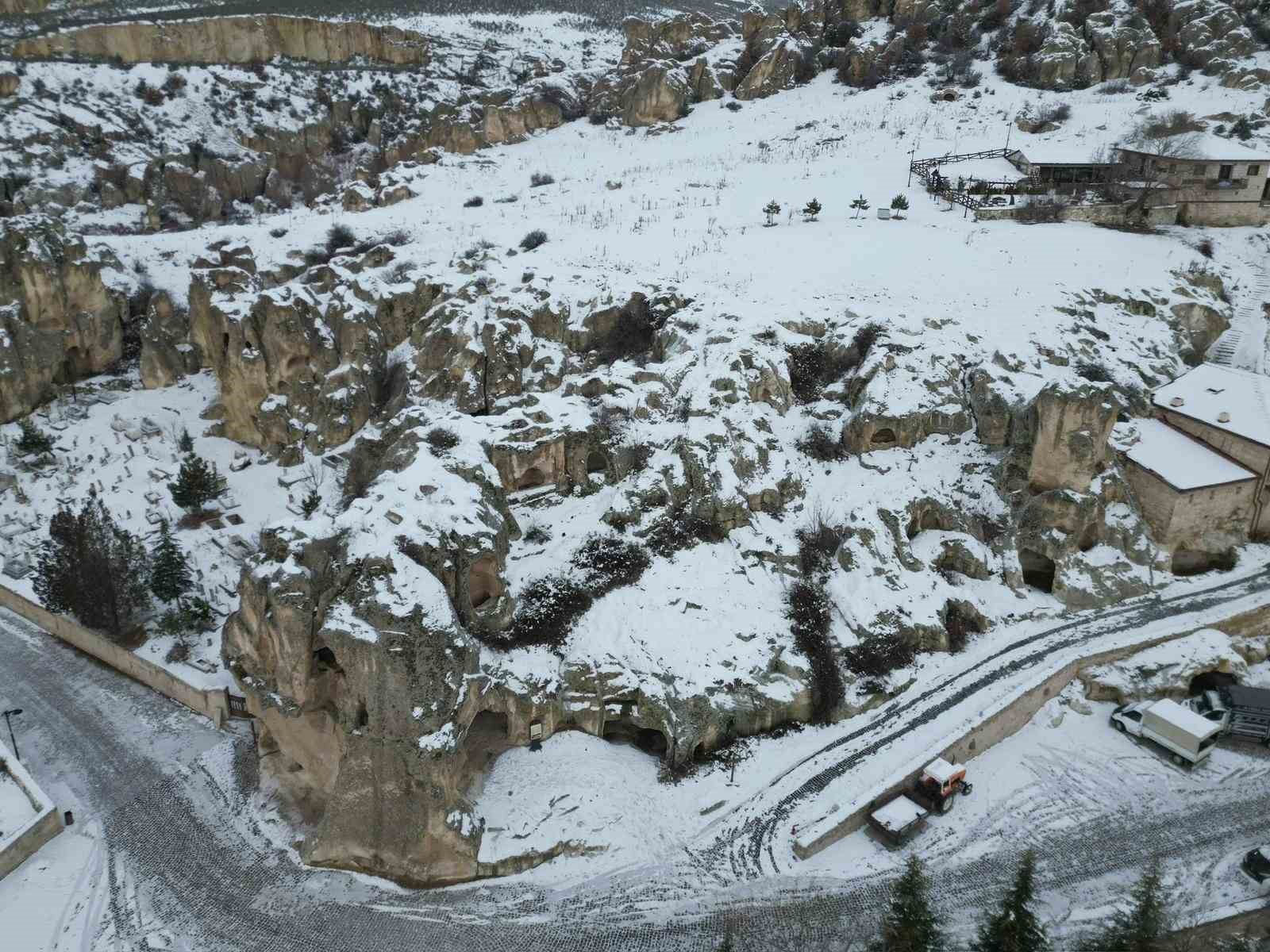 kar altindaki frig vadisi seyrine doyumsuz bir manzara olusturdu 1 G1ElW7Se