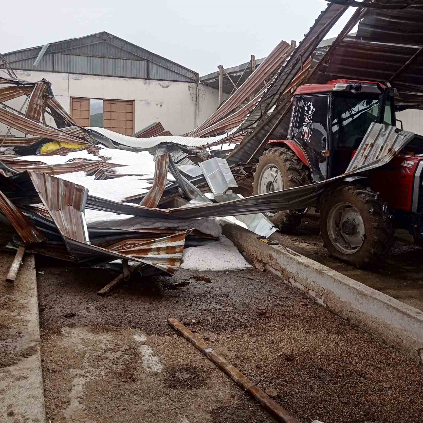 kar birikintisi mandira catisini cokertti 4 ton bugday zarar gordu 2 kyfzzF9g
