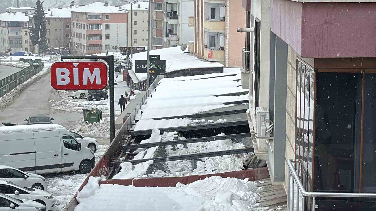 kar birikintisi zincir marketin catisini cokertti 0 IettMNTu