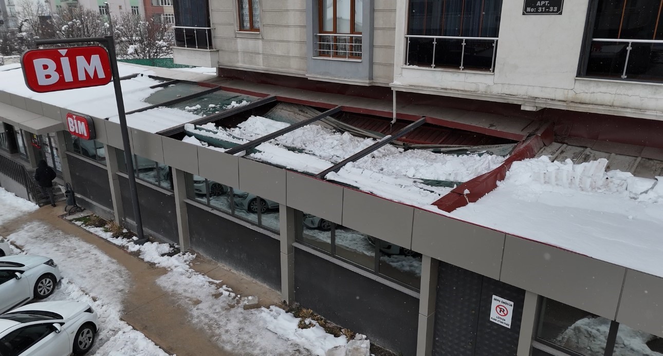 kar birikintisi zincir marketin catisini cokertti 1 mRb2MyQJ
