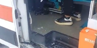 kar-engeline-takilan-ambulansa-karayollari-ekipleri-yetisti-4rhJ9em7.jpg
