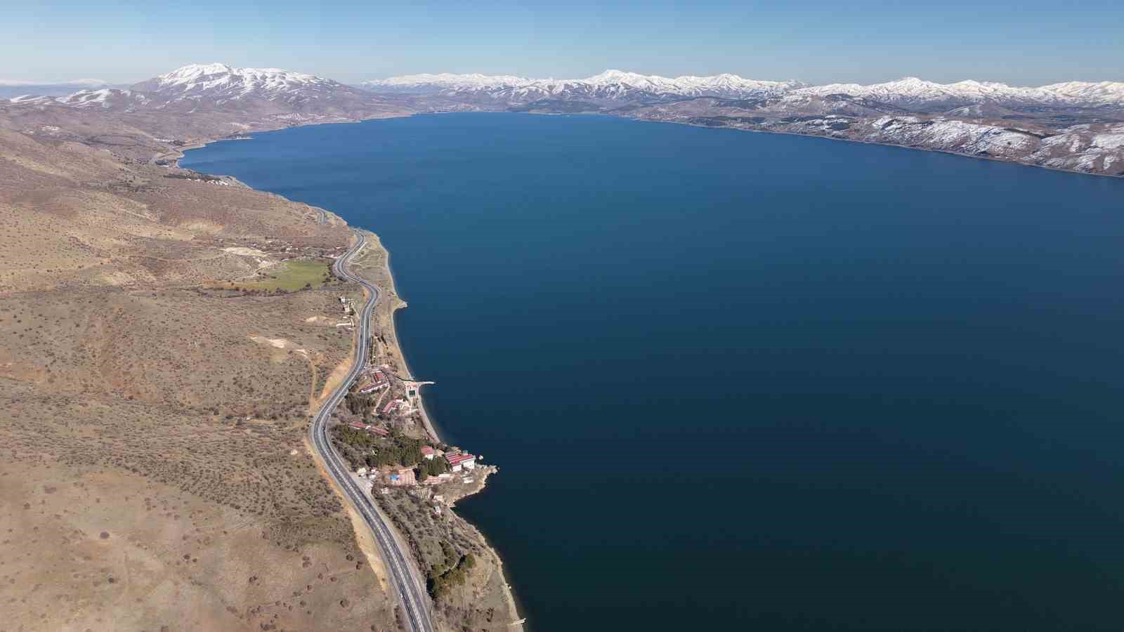 kar gunes ve maviligin bulustugu hazar golu mest etti 5 sw9YuslX