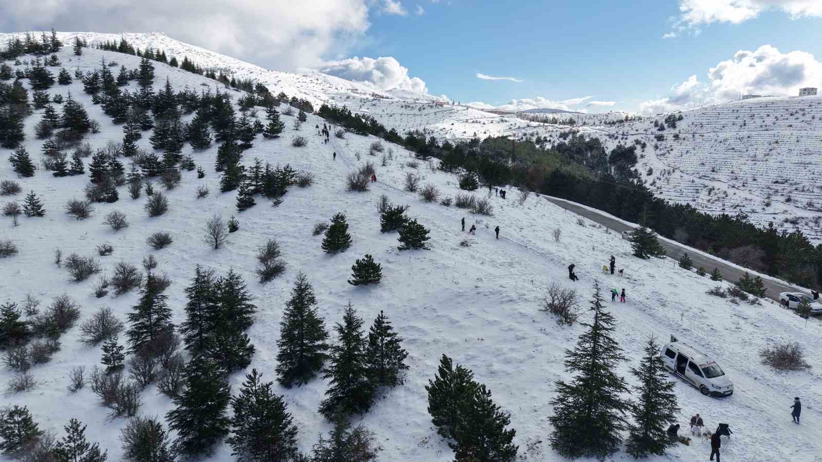 kar hasretini bin 744 rakimli dagda giderdiler zirvede kis manzarasi gorsel solen sundu 2