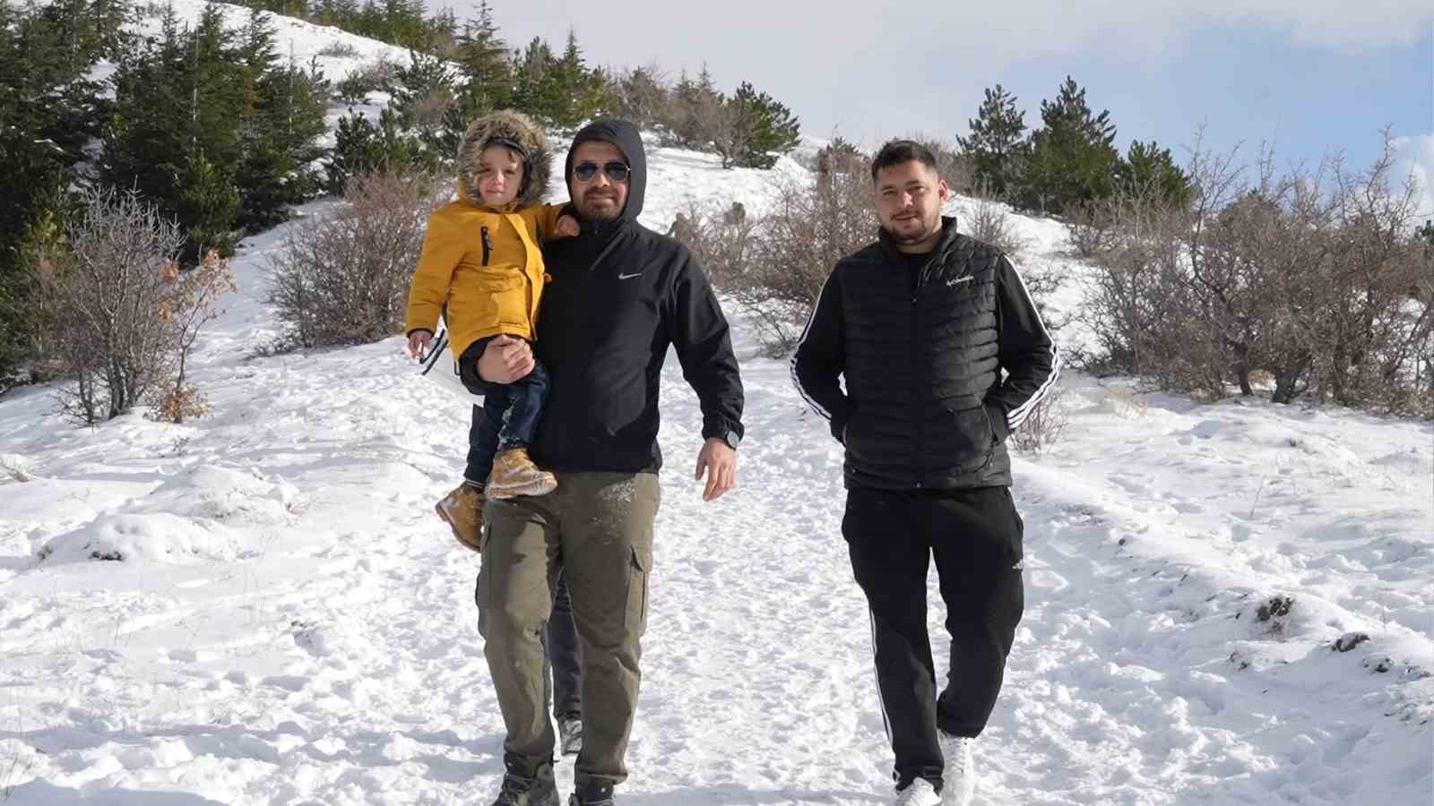 kar hasretini bin 744 rakimli dagda giderdiler zirvede kis manzarasi gorsel solen sundu 7 nO7YqNTN