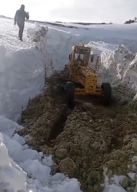 kar is makinelerinin boyunu asti kapali yollar boyle acildi 2 JsgDMpir