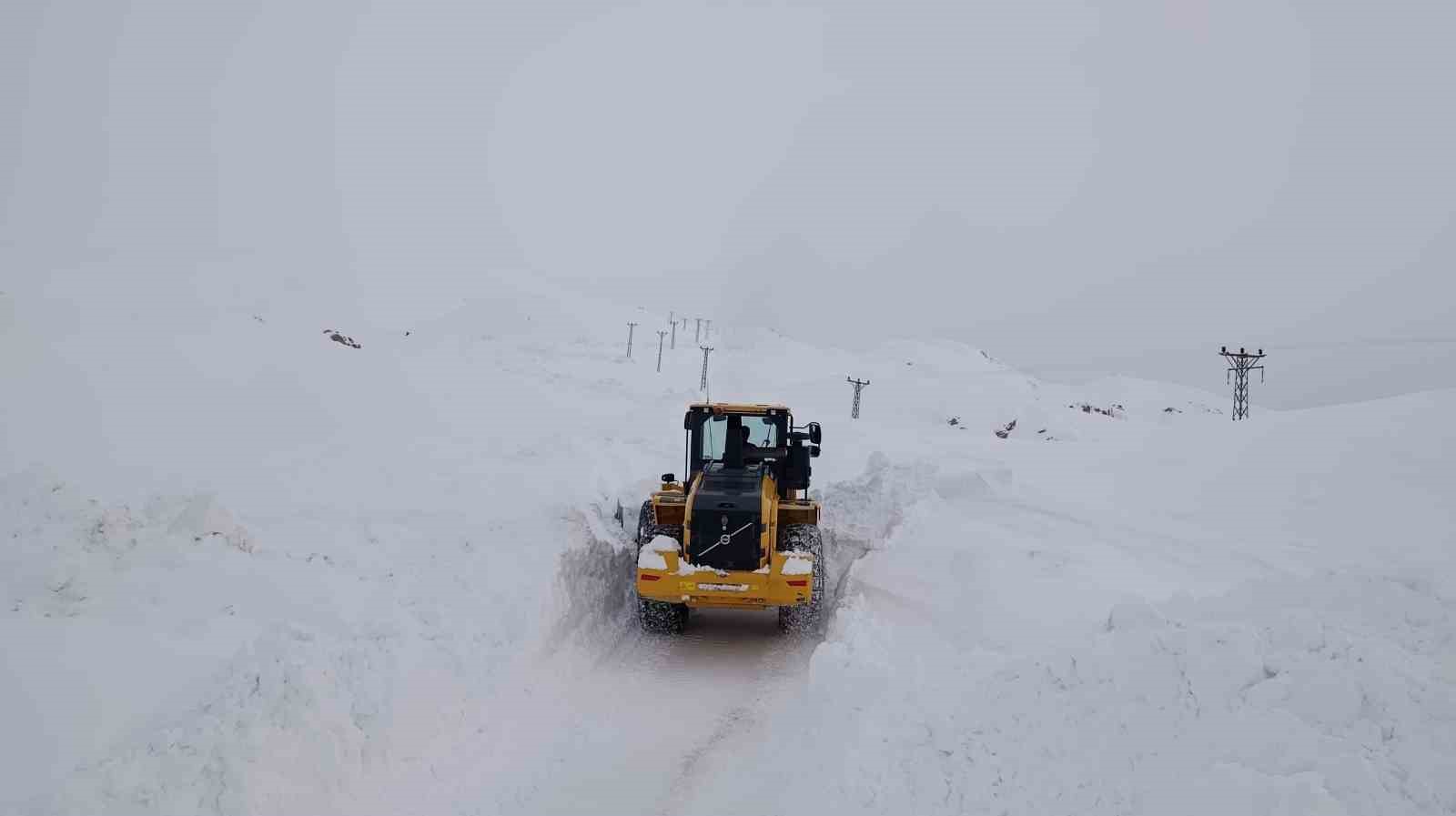 kar kalinligi is makinelerinin boyunu asti calismalar durmadi 1 71FG6wXJ