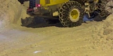kar-kalinligi-is-makinesinin-boyunu-gecti-GBUEEj4p.jpg