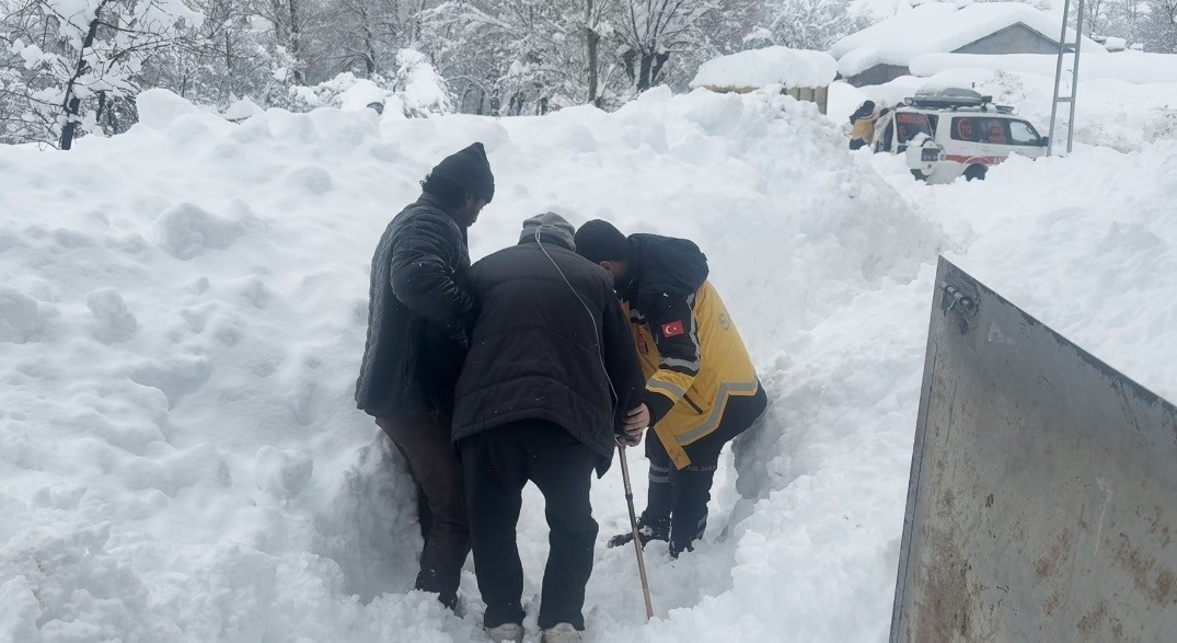 kar kalinliginin 145 santimetreyi astigi ovacikta hayat kurtaran mudahale 1