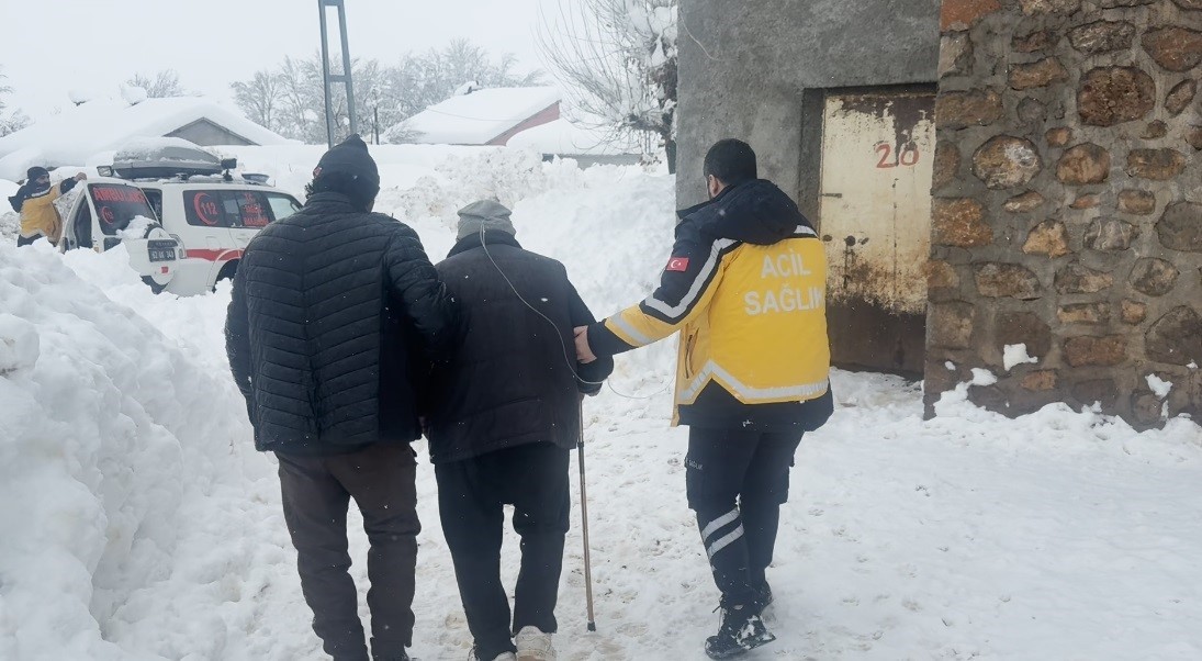 kar kalinliginin 145 santimetreyi astigi ovacikta hayat kurtaran mudahale 3 F12WMUXc