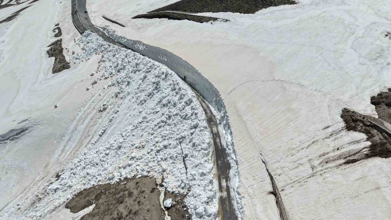 kar kalinliginin 7 metreyi buldugu nemrut yolunda calisma baslatildi 1 K63hNyFE