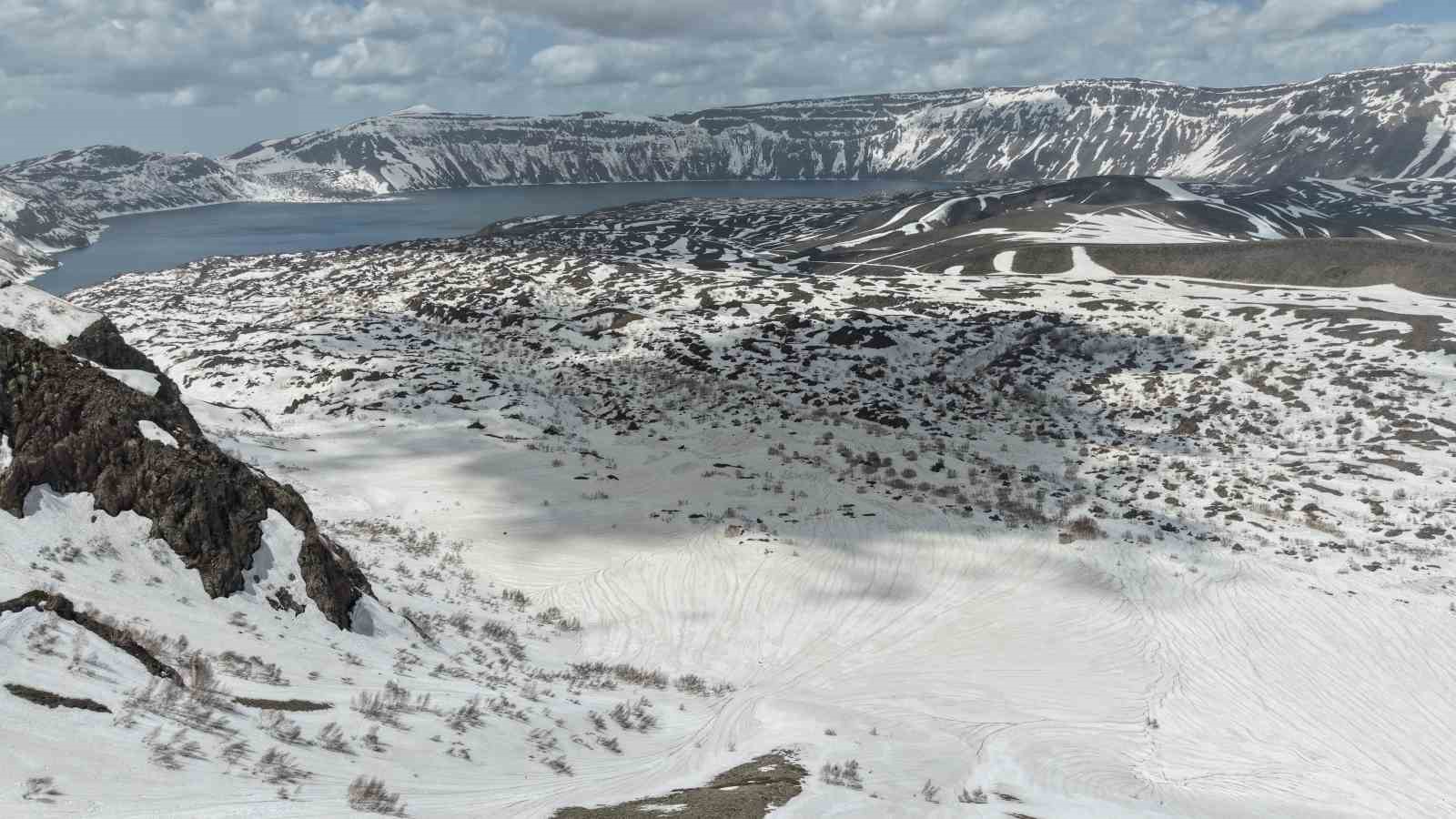 kar kalinliginin 7 metreyi buldugu nemrut yolunda calisma baslatildi 5 PH8Mlgmh