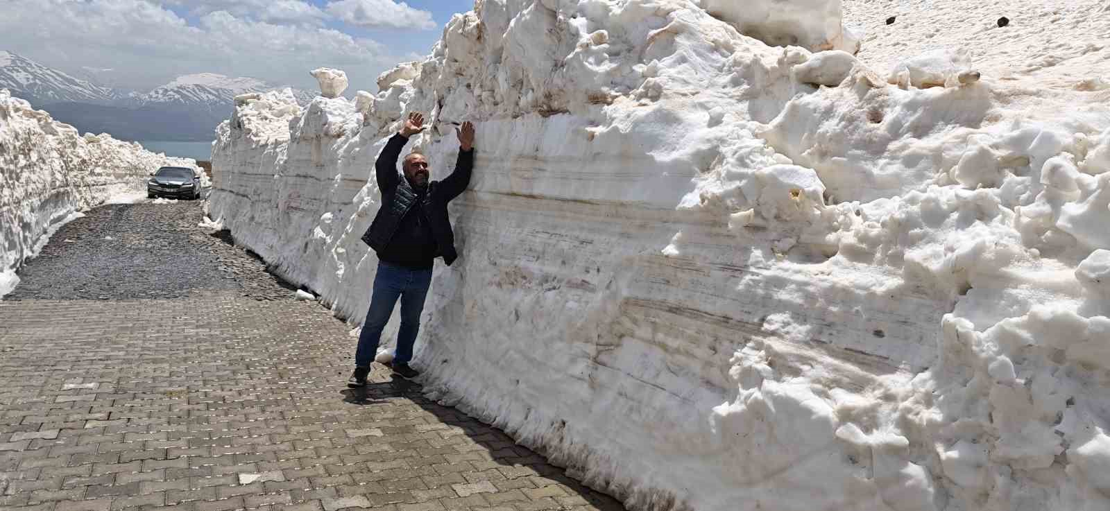 kar kalinliginin 7 metreyi buldugu nemrut yolunda calisma baslatildi 7 Tu5BlHzW
